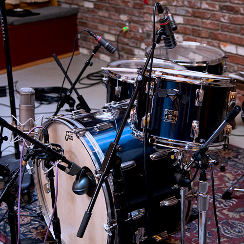 acoustic drum with micrphones