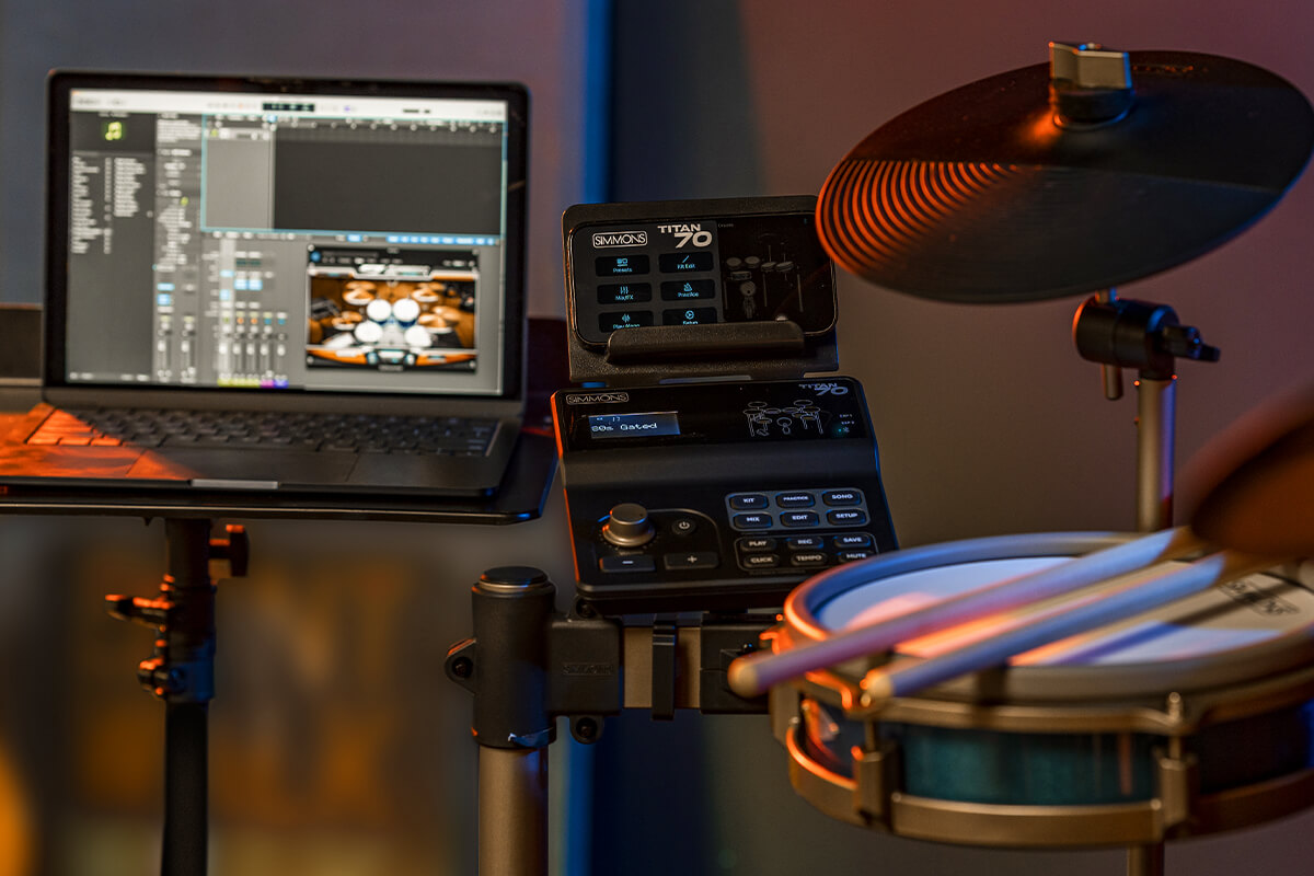image of laptop showing the set up app next to the computer and snare drum for the simmons titan 70 electronic drum kit